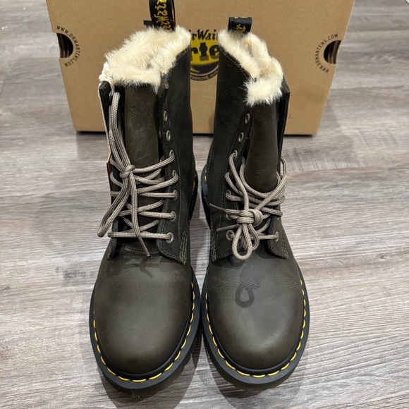 Dr Martens 1460 Serena Fur Lined DMS Olive Wyoming Leather Lace Up Combat Boots - Picture 3 of 12